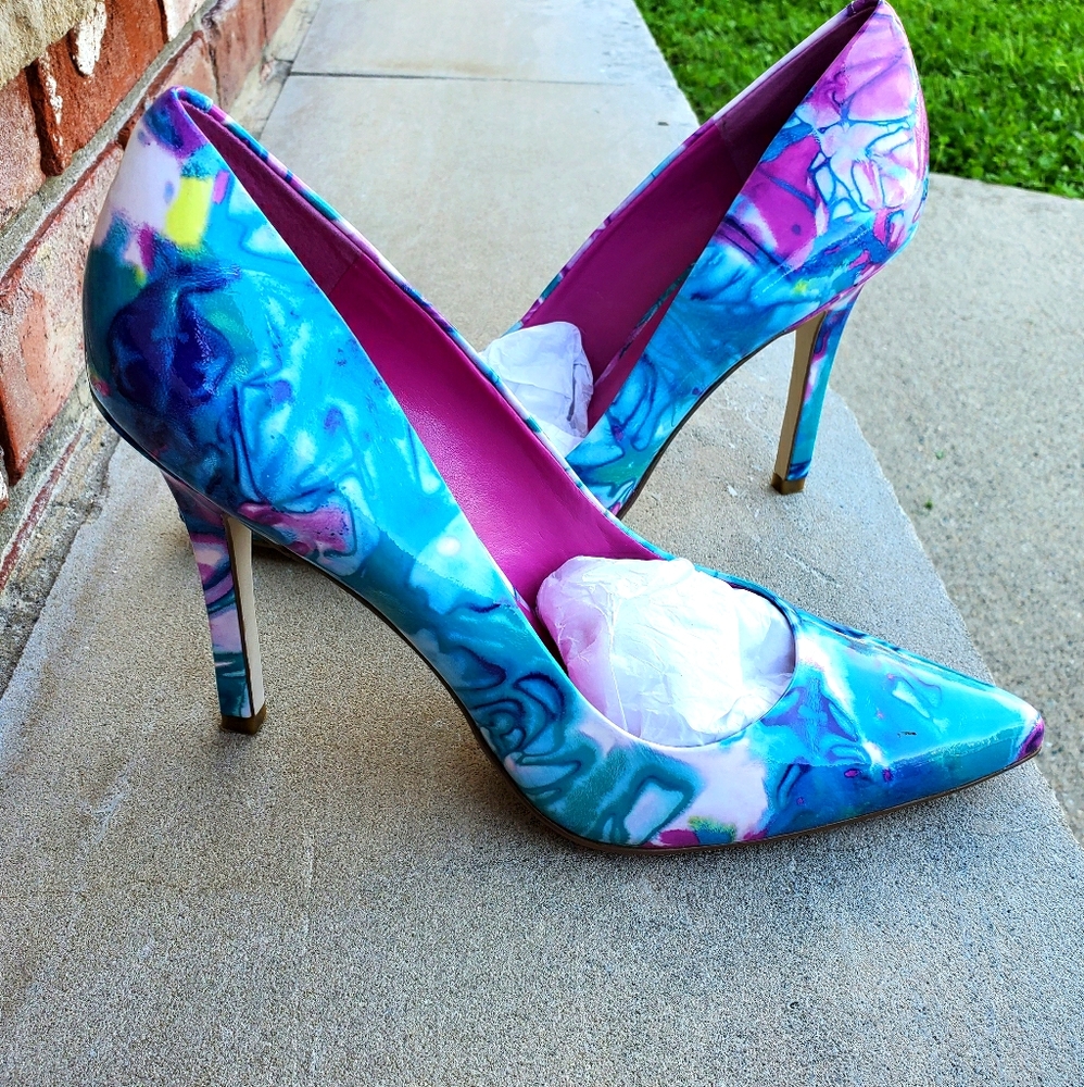 BCBGeneration Flower Burst Pumps